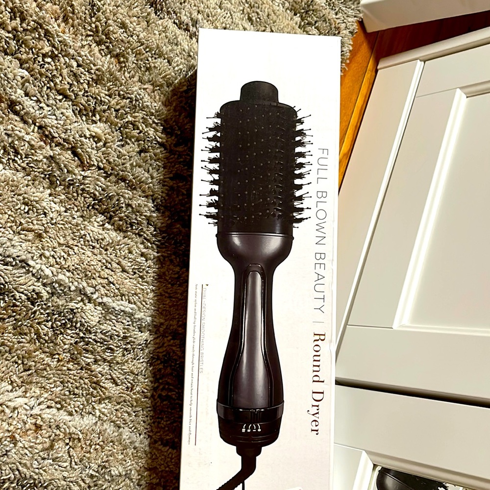 Full Blown Beauty | Round Dryer